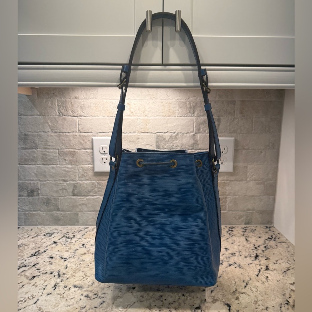 Louis Vuitton EUC Vintage Epi Leather Blue Shoulder Bag - Picture 2 of 12